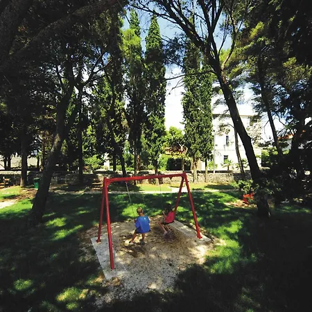 Skula מלון Škrip